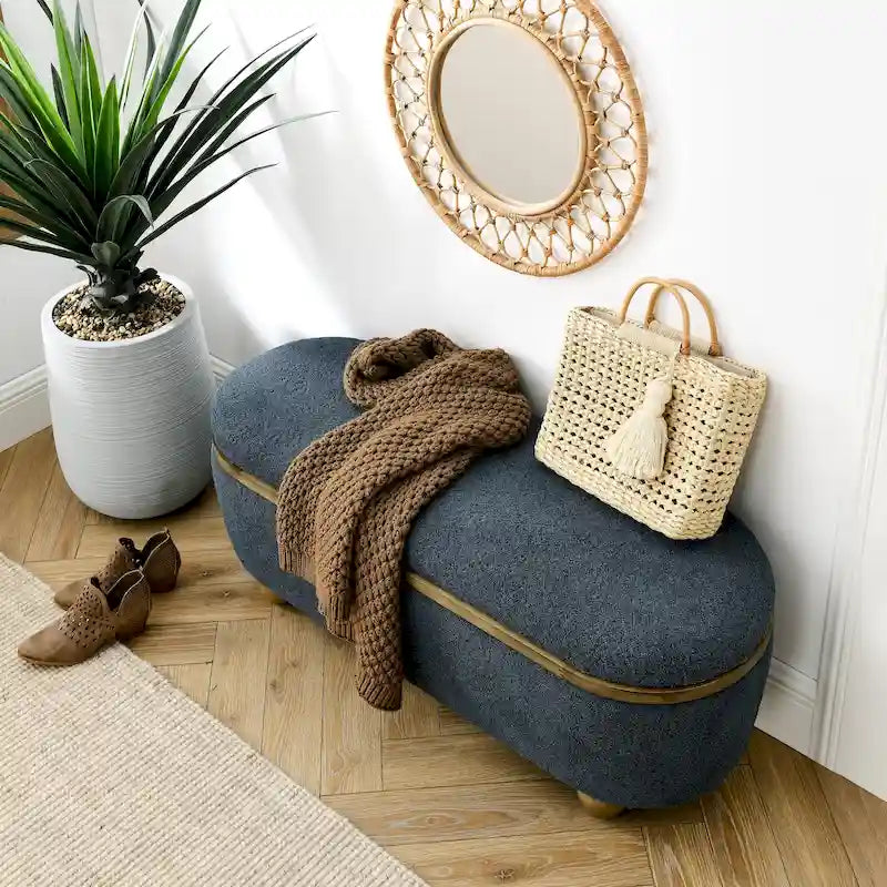 Banc coffre de rangement rembourré Clara avec pieds ovales robustes en bois