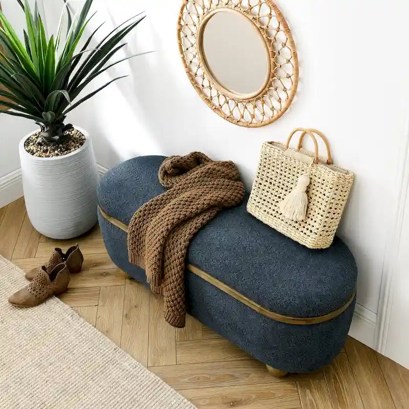 Banc coffre de rangement rembourré Clara avec pieds ovales robustes en bois