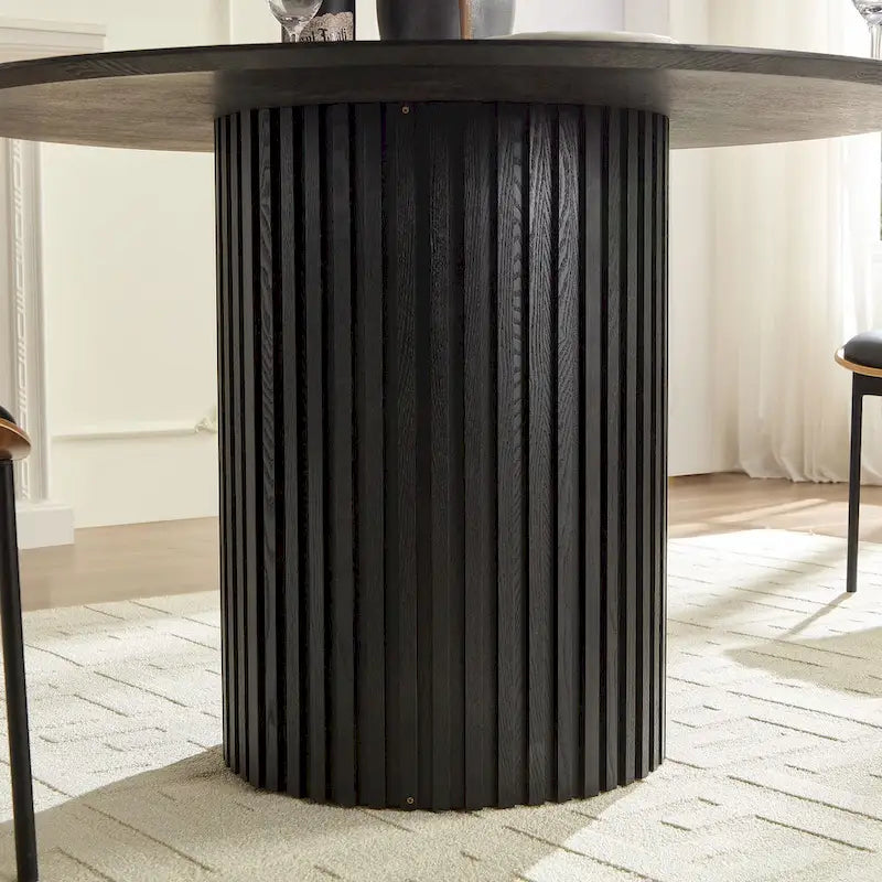 Table à manger ronde élégante de style ferme avec rallonge et piètement en X, idéale pour une salle à manger moderne