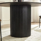Table à manger ronde élégante de style ferme avec rallonge et piètement en X, idéale pour une salle à manger moderne