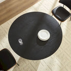 Table à manger ronde élégante de style ferme avec rallonge et piètement en X, idéale pour une salle à manger moderne