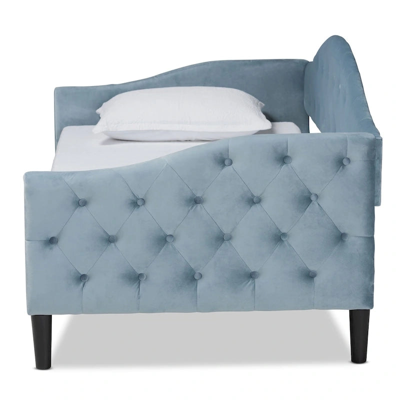 Lit de repos en velours bleu clair rembourré en bois Benjamin Modern&Contemporary