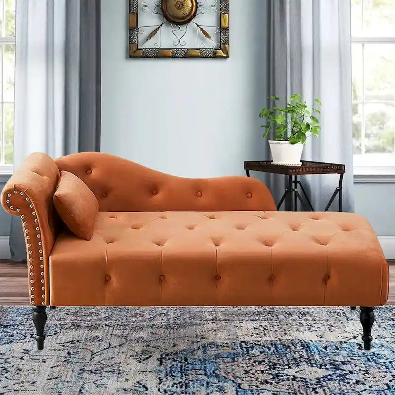 Méridienne 60W en velours, capitonnée avec oreiller et clous décoratifs – 153,9 cm L x 69,8 cm P x 71,9 cm H