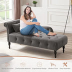 Méridienne 60W en velours, capitonnée avec oreiller et clous décoratifs – 153,9 cm L x 69,8 cm P x 71,9 cm H