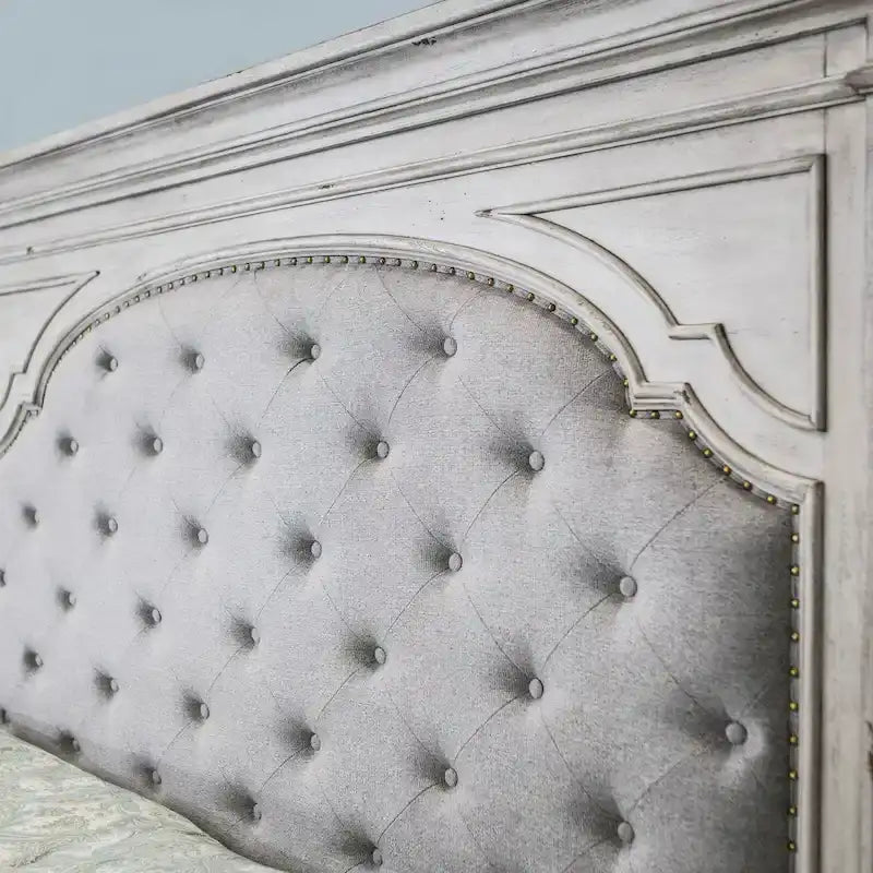 Ensemble de chambre à coucher 6 pièces avec panneaux rembourrés – Tête de lit capitonnée et garniture cloutée