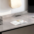 Bureau d'angle industriel 150 cm – Cadre en métal, ports USB et prise de courant