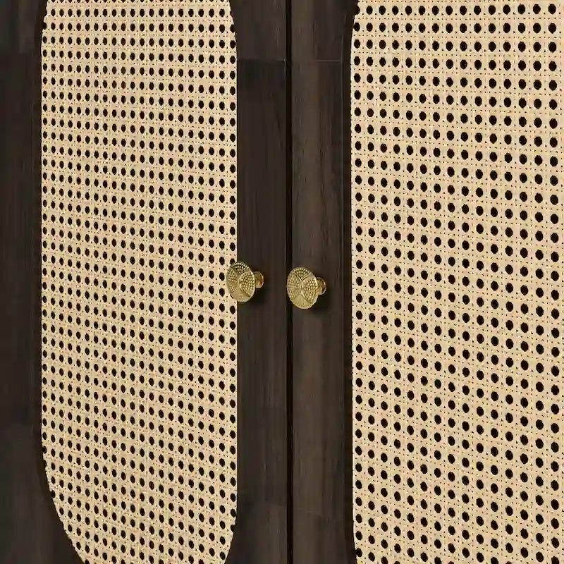 Bahut rétro à 3 portes avec portes en rotin et poignées métalliques